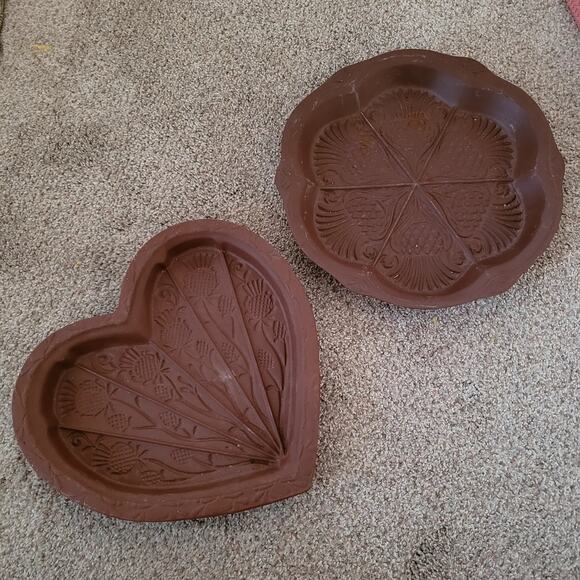 Two Hartstone Large Cookie Molds Stoneware Bakeware 1989 Heart and Pineapple - Picture 1 of 7